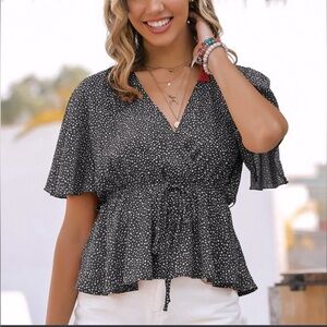 Lavender sky faux wrap blouse sz medium in excellent like-new condition